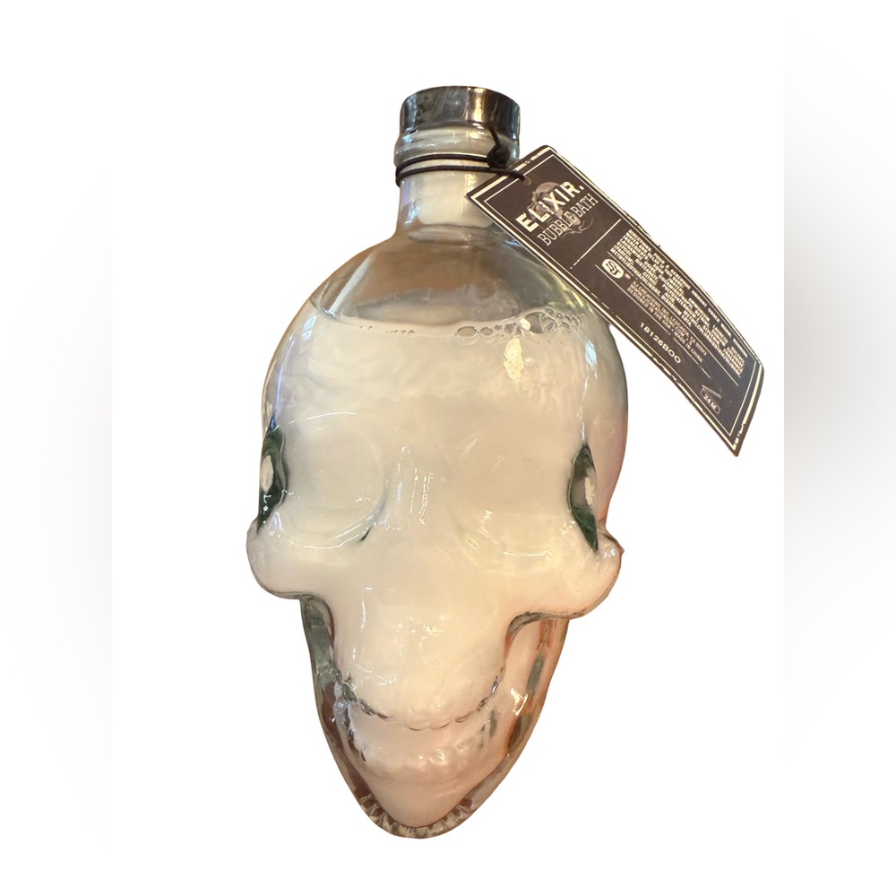 Skull Pampering Set of 4 Skull Candle, Bubble Bath, Shimmer Oil & Manicure Set - Picture 7 of 12